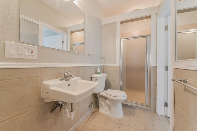 Building Photo - 4820 Camus St