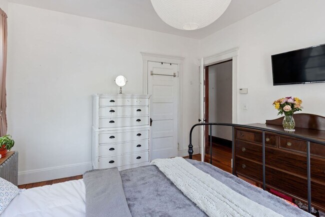 Building Photo - 17 Germania St