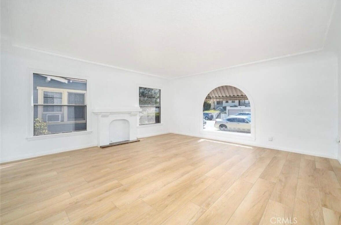 Building Photo - 974 W 13th St