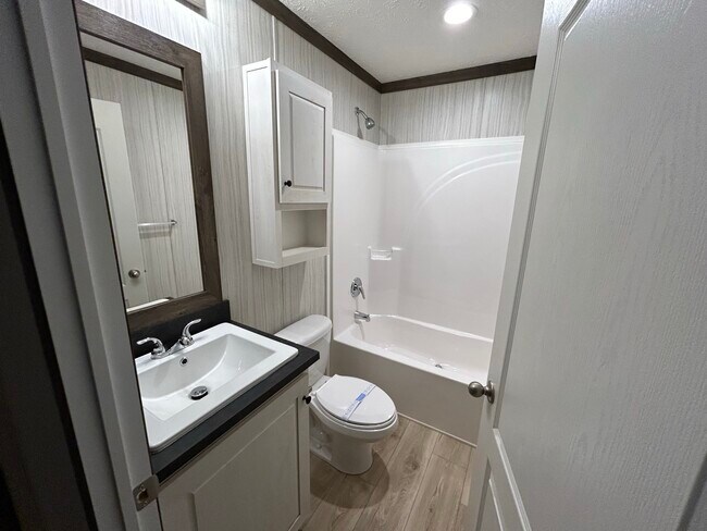 Building Photo - 3617 N Grand Ave E