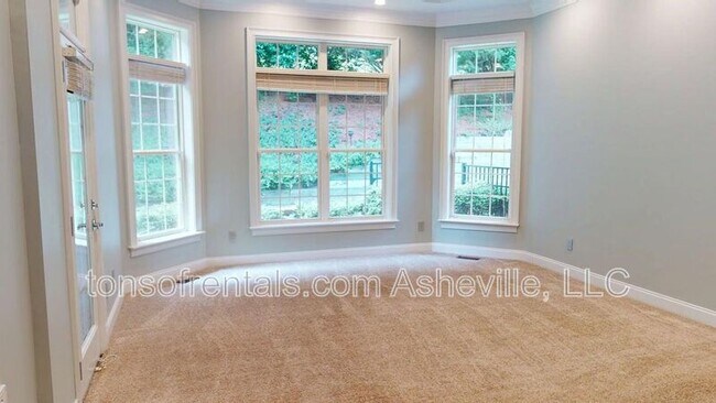 Building Photo - 385 Mistletoe Trail