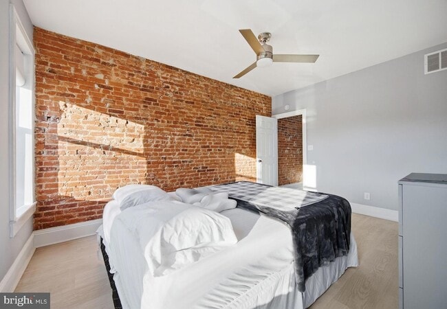 Building Photo - 1015 Riverside Ave