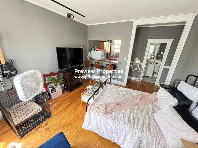 Building Photo - 1572 Commonwealth Ave