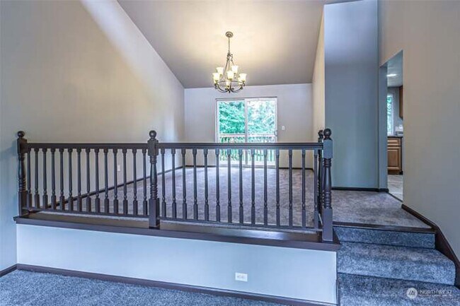 Building Photo - Immaculate & HUGE 5-Bedroom Home in Desira...