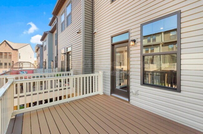 Building Photo - 14024 Sunrise Valley Dr