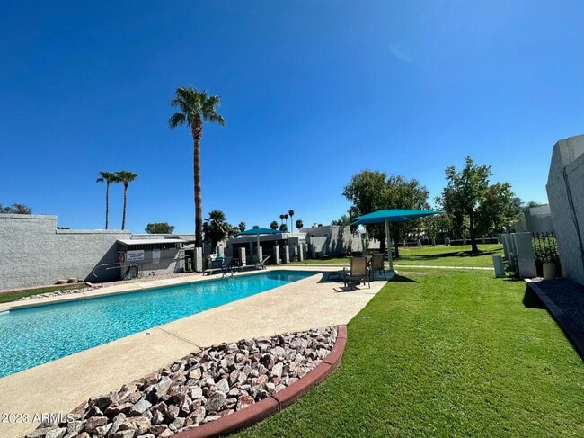 Building Photo - 821 E Orange Dr