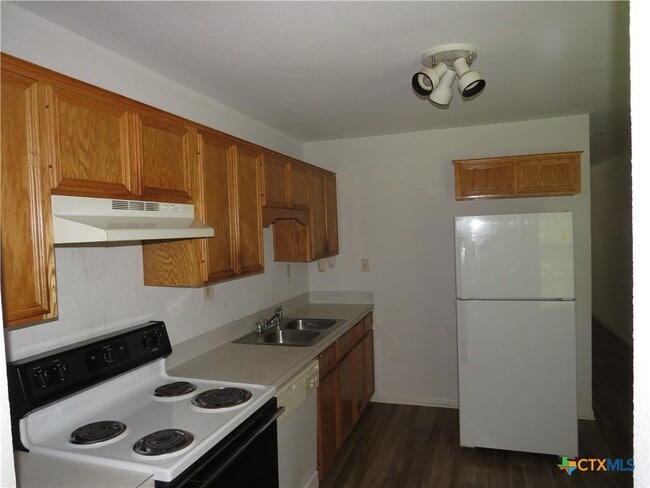 Building Photo - 1623 Pontotoc Trce