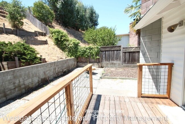 Building Photo - 3 br, 2 bath House - 1109 West Street