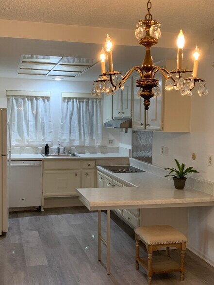 Kitchen - 621 Avenida Sevilla