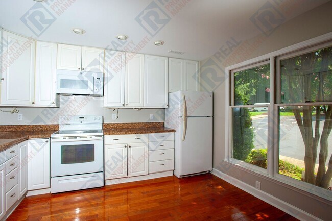 Building Photo - $1790 for Beautiful Durham Townhouse for Rent