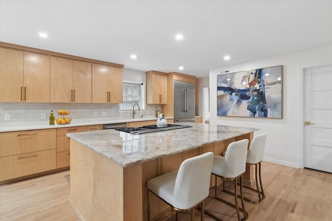 Building Photo - 8106 San Benito Way