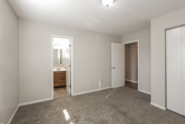 Building Photo - 4511 Tucson Dr