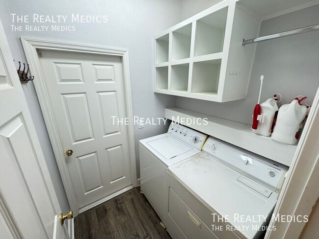 Building Photo - 2938 Daybreak Dr