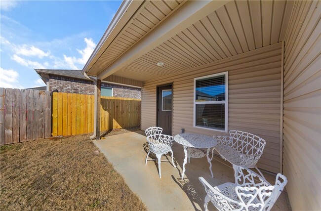 Building Photo - 8110 Dogwood Dr