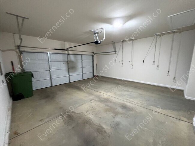 Building Photo - 136 Fernhill Dr NW