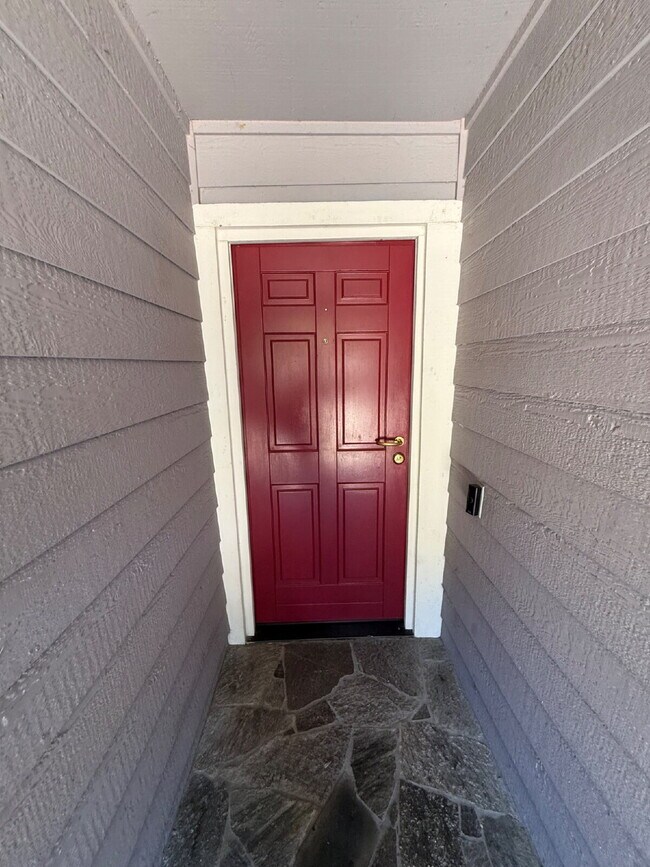Building Photo - Beautiful 3-Bedroom 2 bathroom in the Heart of Pleasanton!