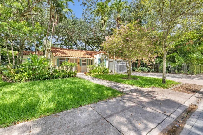 Building Photo - 1100 El Rado St