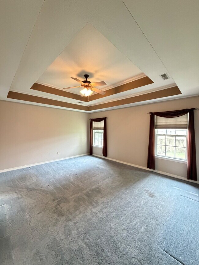 Building Photo - "Charming 3-Bedroom Summerbrooke home with 2 Full Baths with Fenced in, flat back yard”