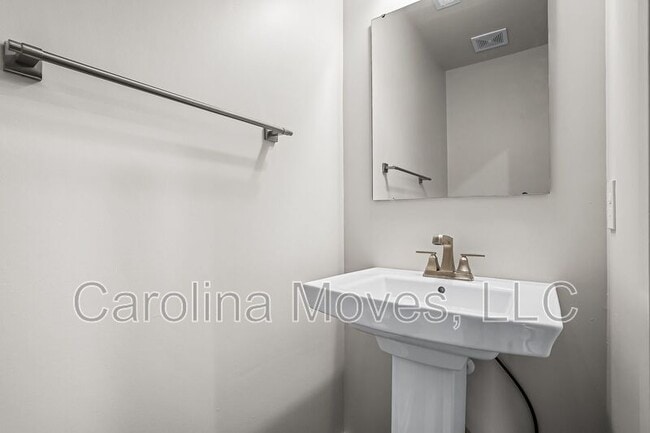 Building Photo - 124 Tassin St