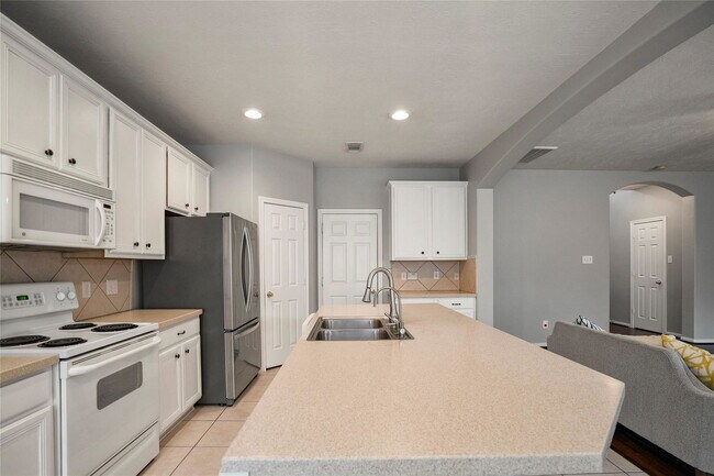 Building Photo - 23 E Burberry Cir