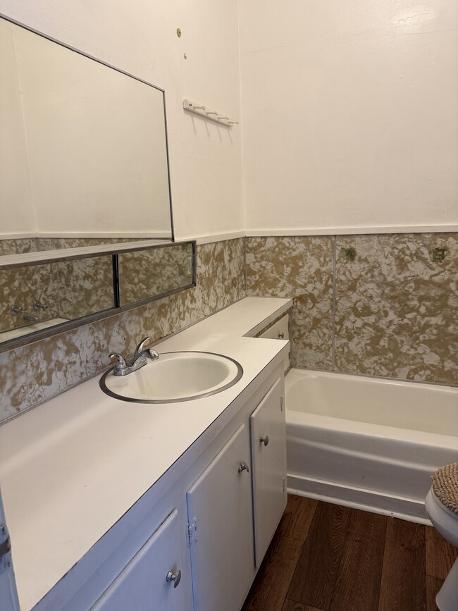 Building Photo - 1608 Elgin Ave