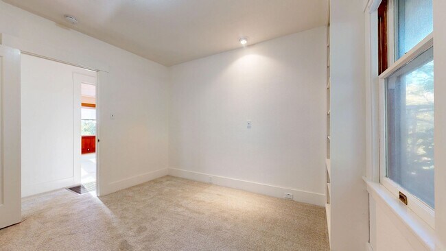 Building Photo - Bright Country Three Bedroom One Bathroom ...