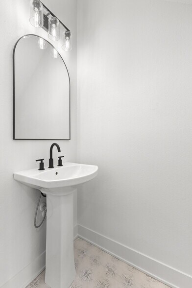 Building Photo - 2525 13th Ave N