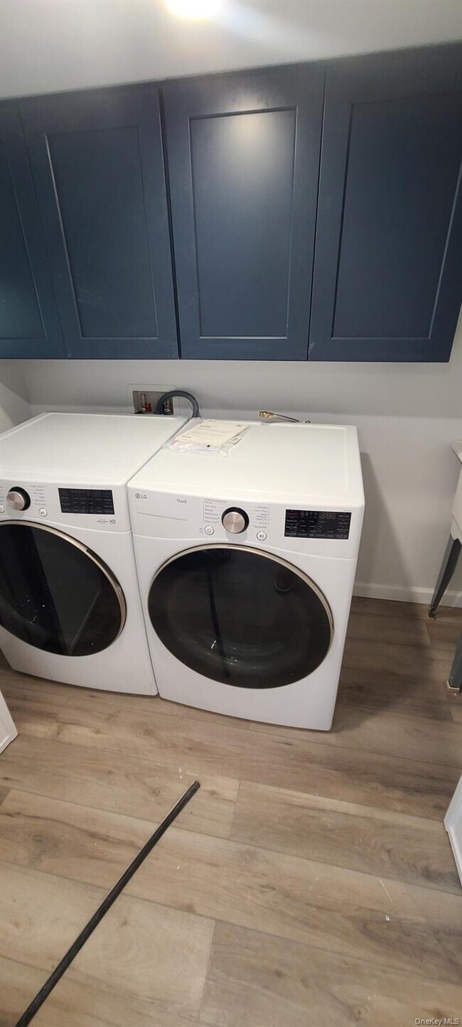 Building Photo - 88-37 62nd Dr