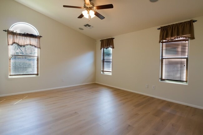 Building Photo - Spacious North Phoenix Home