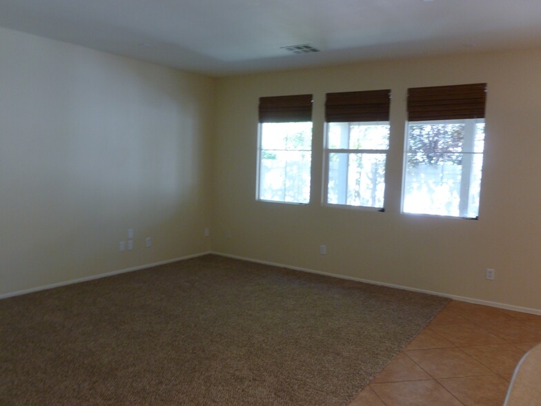 Building Photo - 5717 Leonidas St