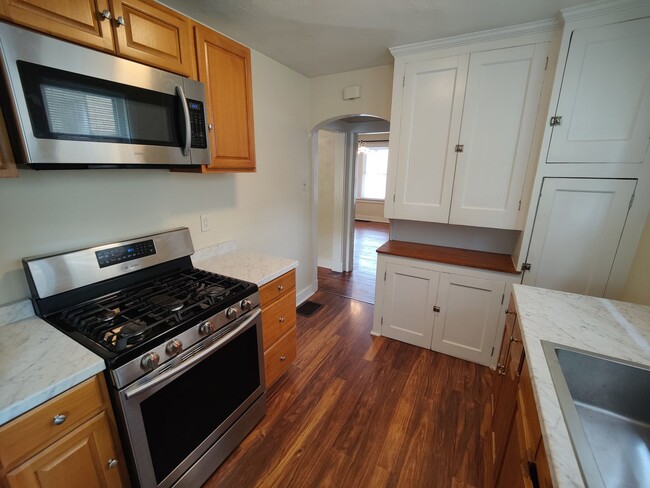 Building Photo - *Spacious & Updated 3BD/1BA Single-Family Home Available in Brookline*
