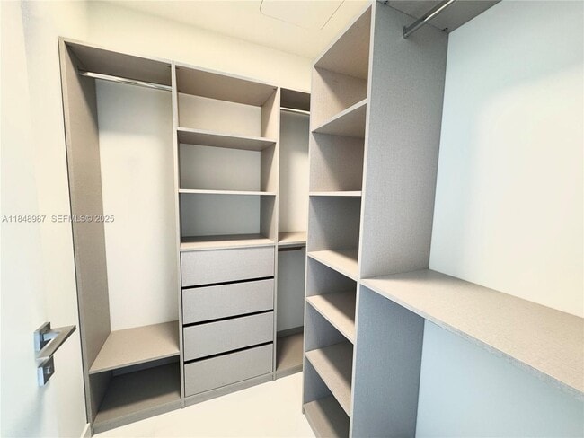 Building Photo - 300 Biscayne Blvd Way