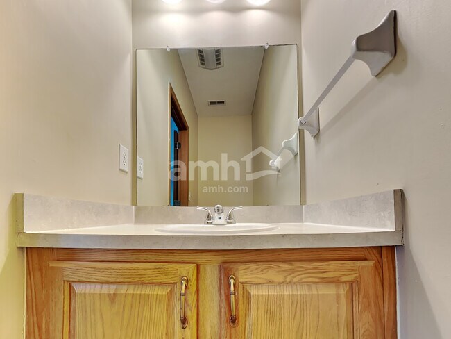 Building Photo - 1893 Sandy Lake Dr