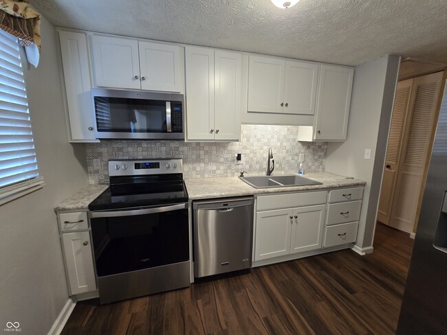 Building Photo - 7620 Snowflake Dr