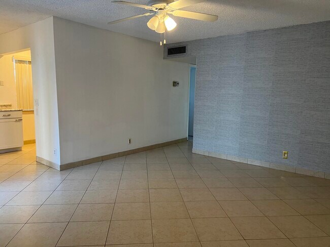 Building Photo - 82 Normandy Ln