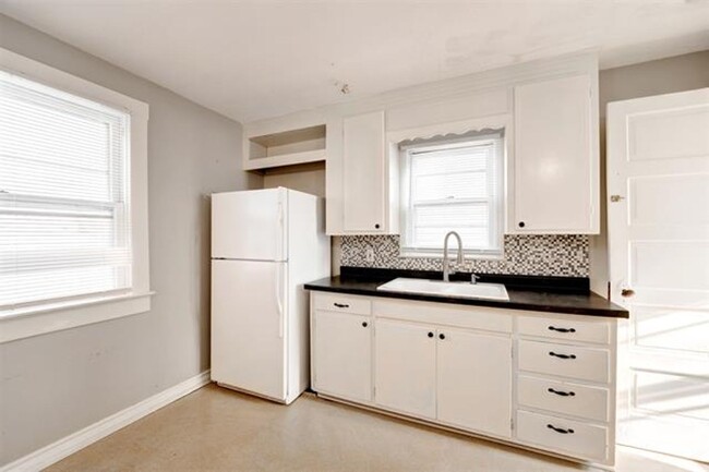 Building Photo - 117 W Ellsworth Ave