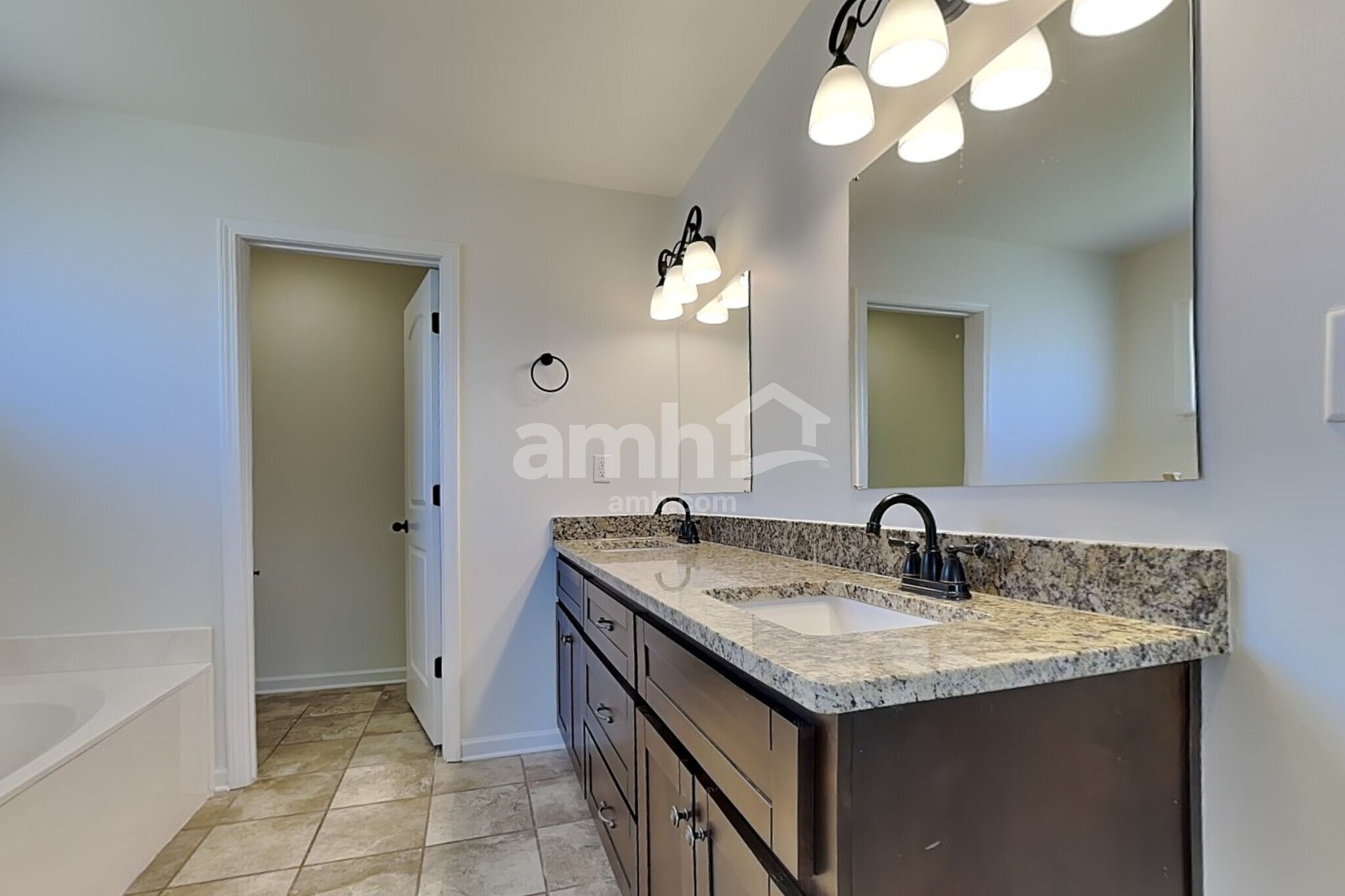 Building Photo - 3210 Greenhouse Dr