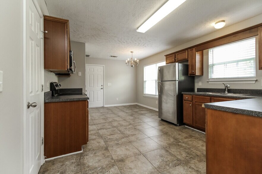 Building Photo - 127 Lyndhurst Dr