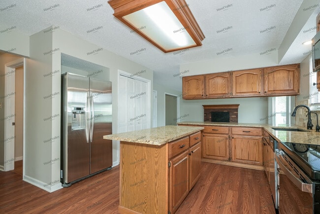 Building Photo - 106 Misty View Ln