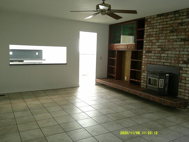 Building Photo - 390 S Almond St