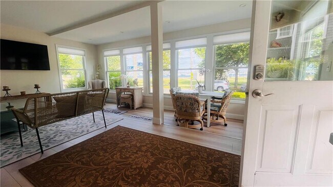 Building Photo - 115 Wellington Ave