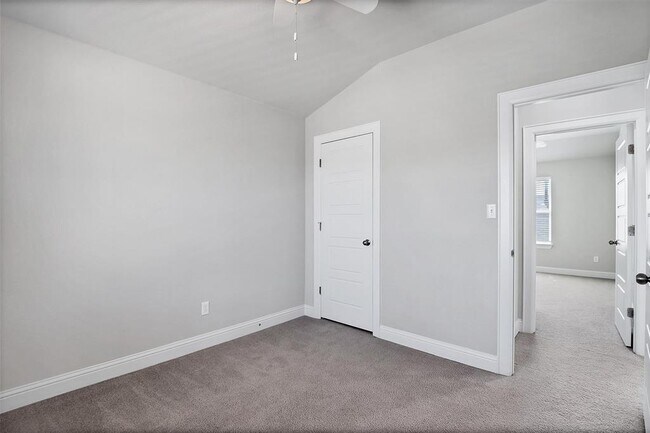 Building Photo - 2404 Burberry Ln