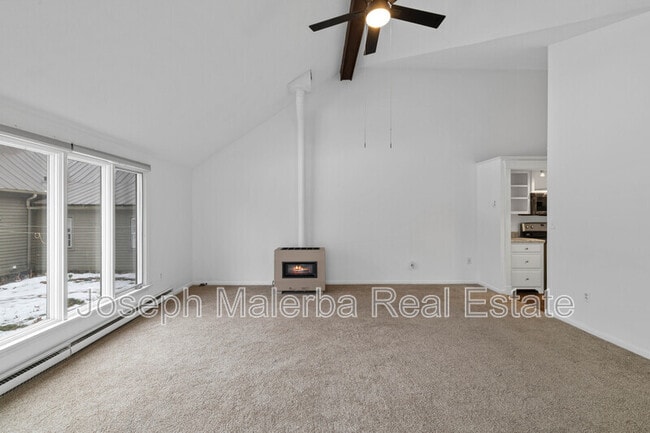 Building Photo - 8 Honey Hill Ln