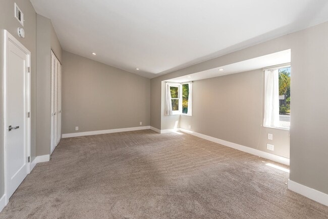 Building Photo - Remodeled Alta Mesa home with Mountain and City Views!