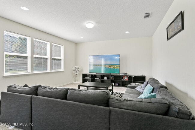 Building Photo - 3315 Ridgeview Dr
