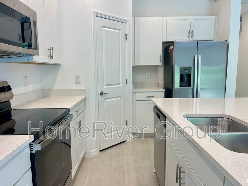 Building Photo - 2123 Hallier Cv