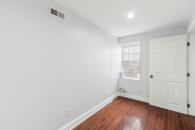 Building Photo - Newly Renovated Single Family Brewerytown