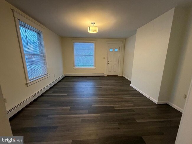 Building Photo - 1552 Delaware Ave