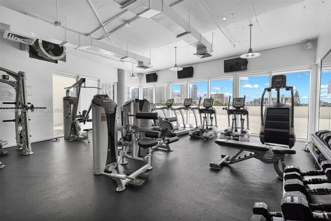 Building Photo - 10 SW South River Dr