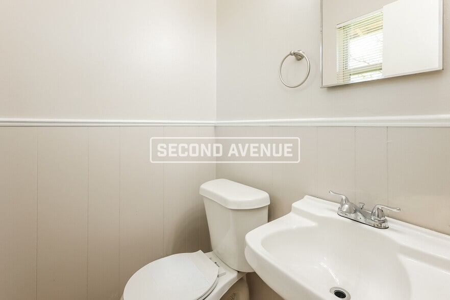 Building Photo - 6328 N Hammond Ave
